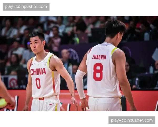 约翰逊臂展优势显防守潜力 高诗岩搭档构筑后场坚固防线